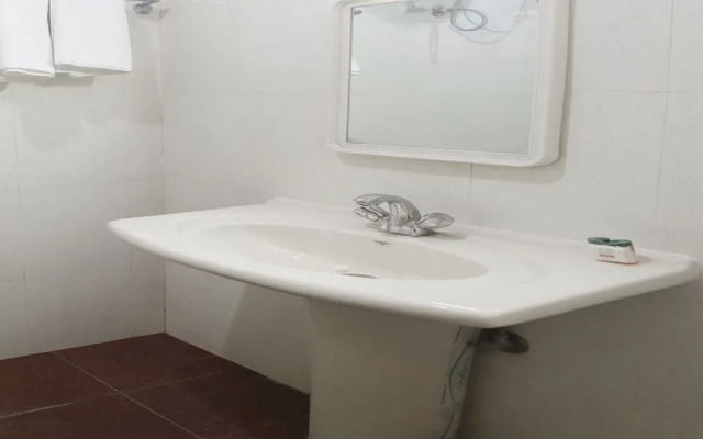 Ðÿ ˜Ï¸ Well-Lit Roomðÿœžlal Bagh Stn 29250