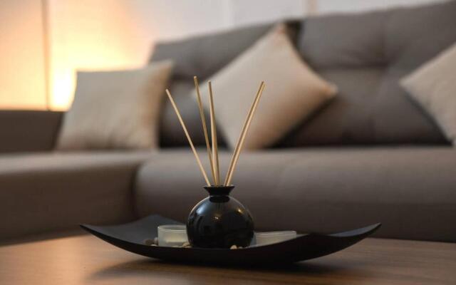 Sea view apartment with a big garden