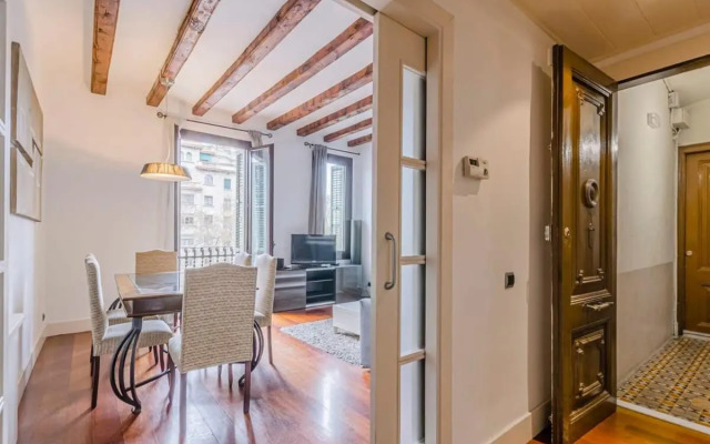 Modern and bright 3BD apartment by Gran Via - Plaza España