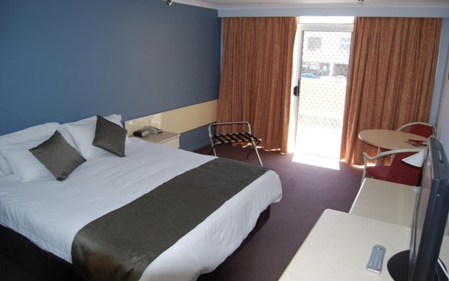 Stay at Alice Springs Hotel