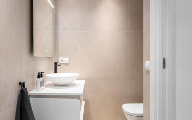FRESH Renovated 2 bed Apt in best location RDR236