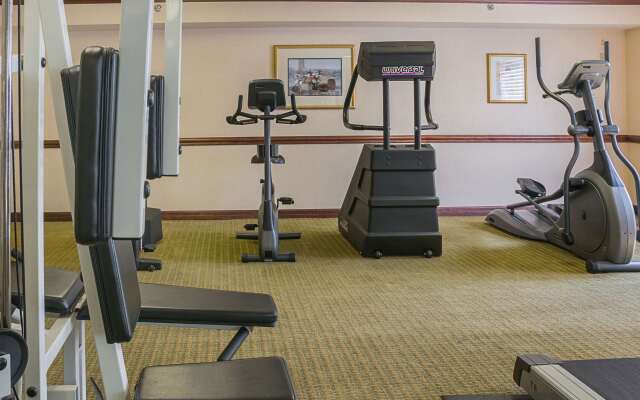 Quality Inn & Suites Detroit Metro Airport