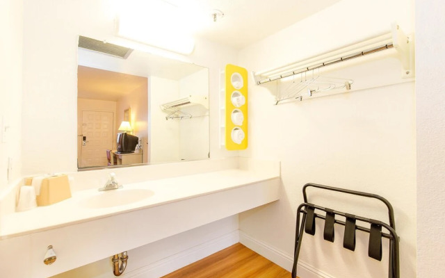 Motel 6 Vallejo - Maritime North