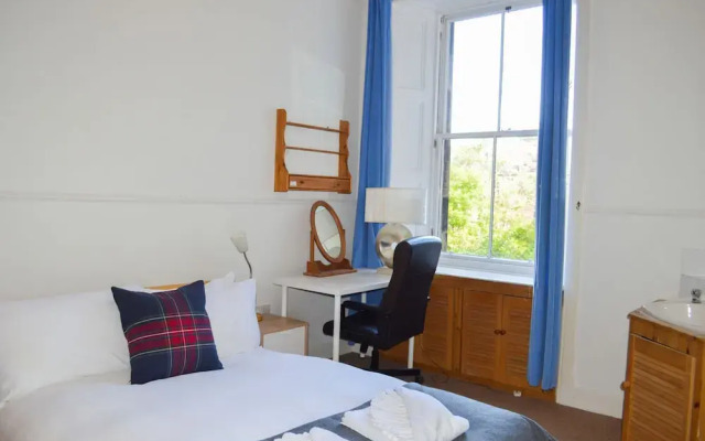 Spacious 3 Bedroom Flat in Marchmont