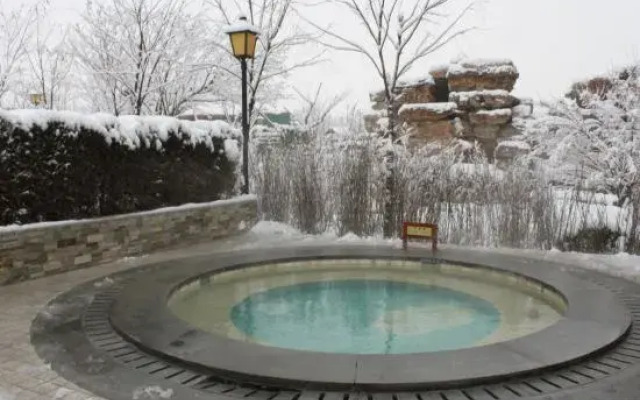 Gaizhou Yujingshan Hot Spring Garden Hotel