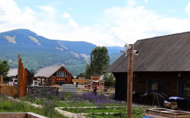 Leisurely Idle · Snow Mountain Panorama · Garden Vacation Apartment (Kanas Scenic Area) – Outside – Altay