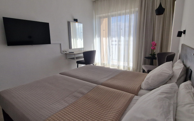 Navarria Hotel