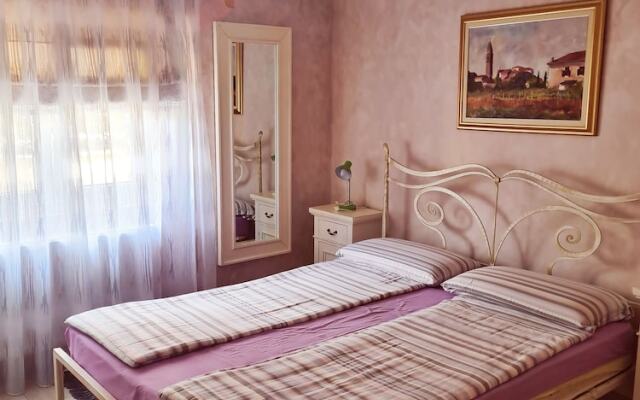Viktorov Comfortable 2-bed Apartment