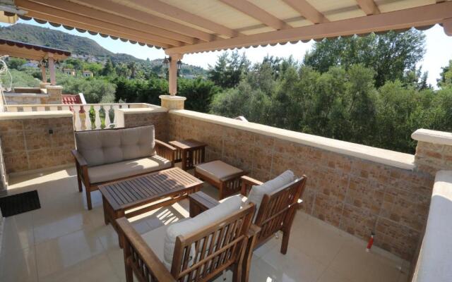 Villa Argo 2 - Beachfront, Big gardens, Location!