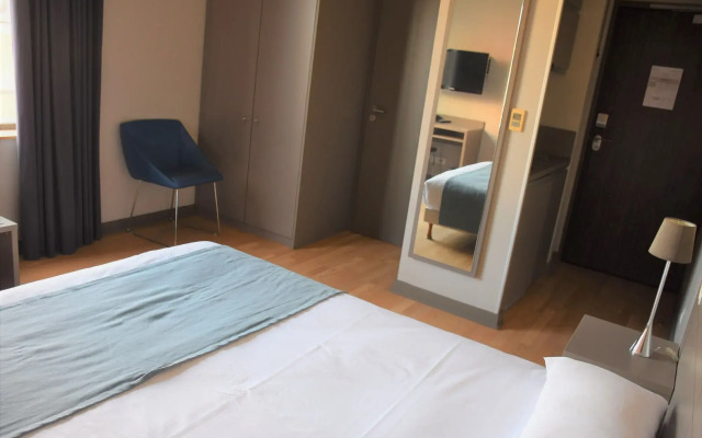 Adonis Lyon Dock Ouest