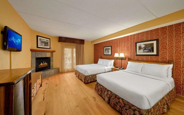 Bearskin Lodge on the River