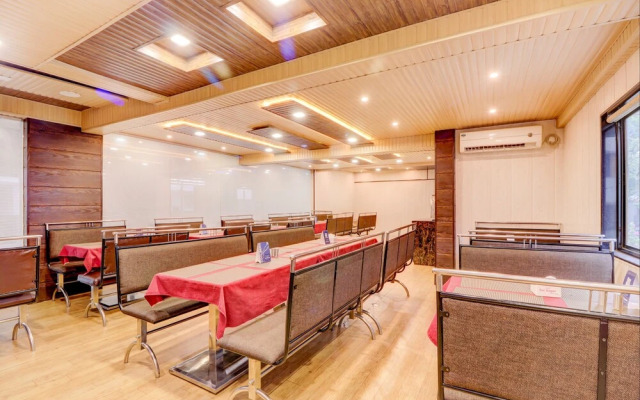 FabHotel Crystal Court Inn