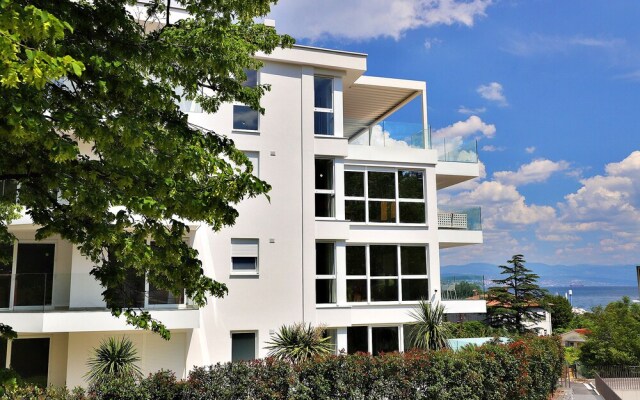 Designed Apartment with Swimming Pool