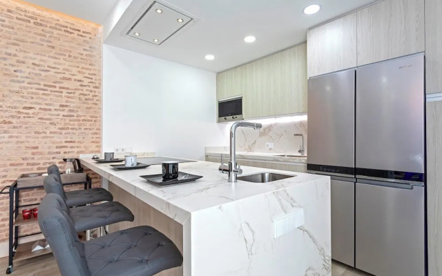Marvelous 2-bedroom Apartment With Terrace in Triana. Castilla II