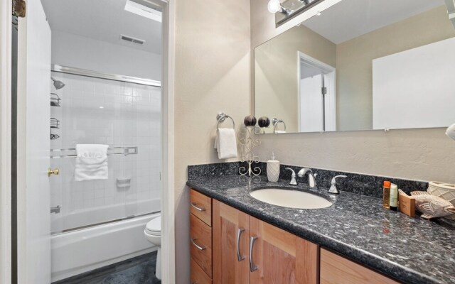 Family Fun Getaway - 3 Story Condo