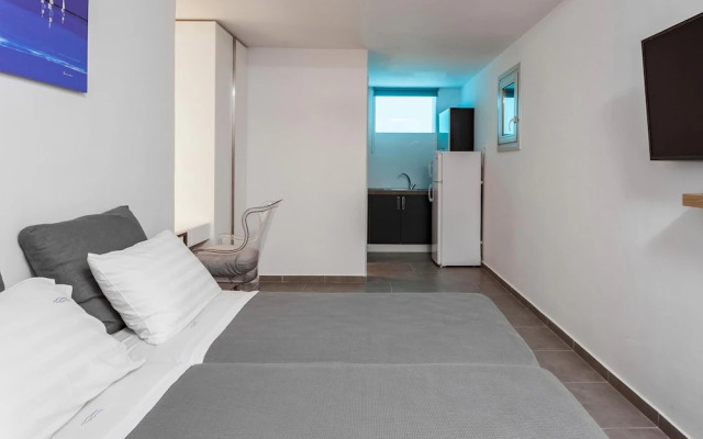 Epic Twin Luxurious 14 Bedrooms Villa for 28