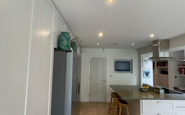 Secluded & Serene 3BD Family Home - Wandsworth!