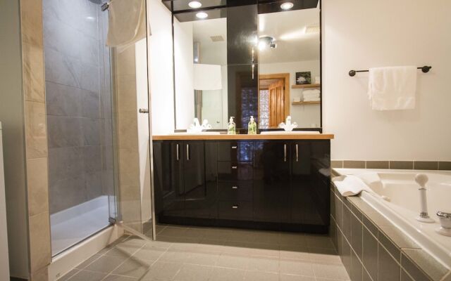 MTLVacationRentals - The City Chalet