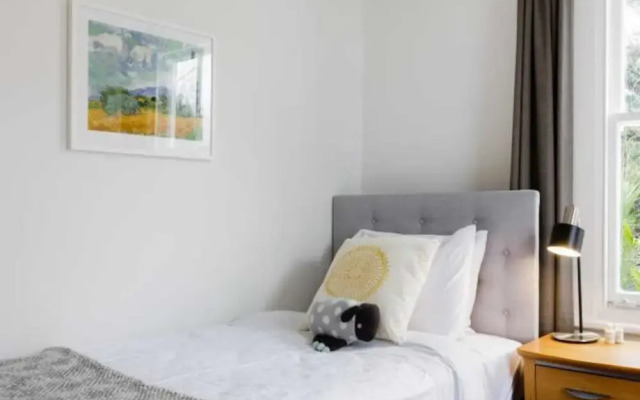 Light-filled Renovated Villa, Walk to Ponsonby Road