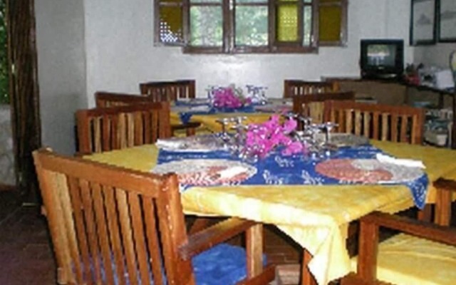 Le Calao du Lac Rose