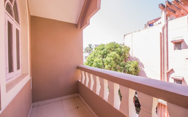 OYO 11424 Home Elegant 3BHK Villa Near Dona Paula Beach