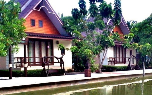 Baan Thai Damnoen Canal House