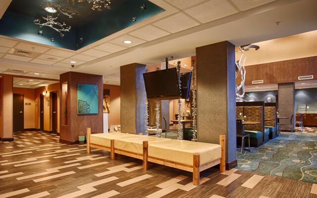 Best Western Plus Chain of Lakes Inn & Suites