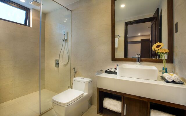 Yarra Ocean Suites Danang