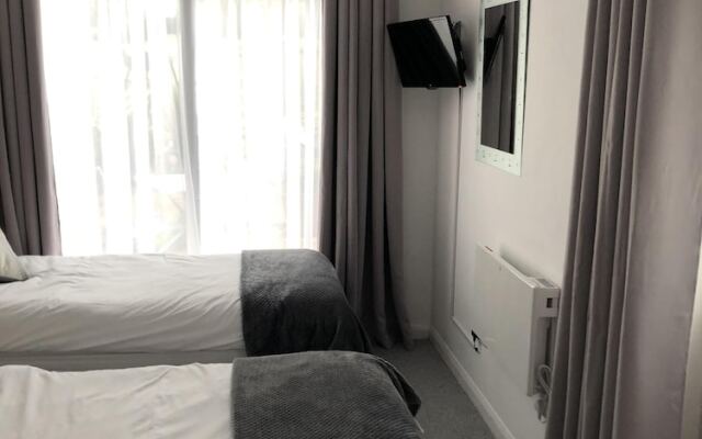 Basingstoke En Suite Room in Garden Annex