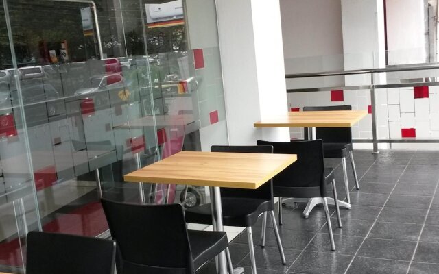 Amaris Hotel Panglima Polim 2