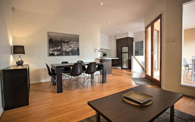 Adelaide Dresscircle Apartments - Gover Street