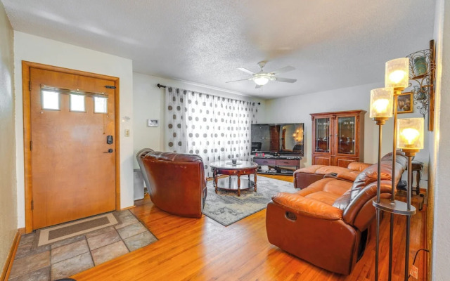 Pet-friendly Waterloo Abode w/ Deck!