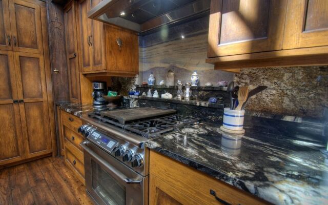 Bullhead Mountain Lodge - 8 Br Home