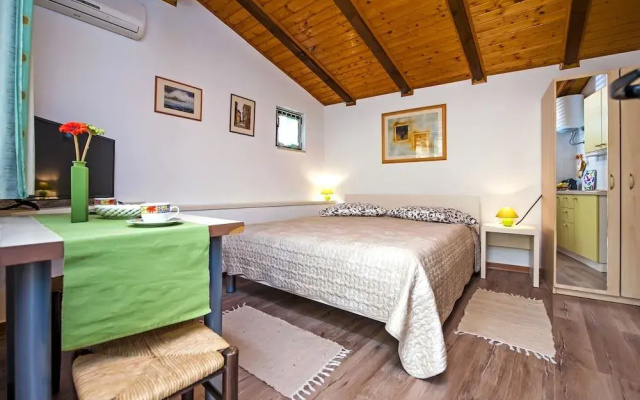 Apartments & Rooms Chiara