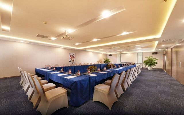 Holiday Inn Express Shenyang North Station by IHG