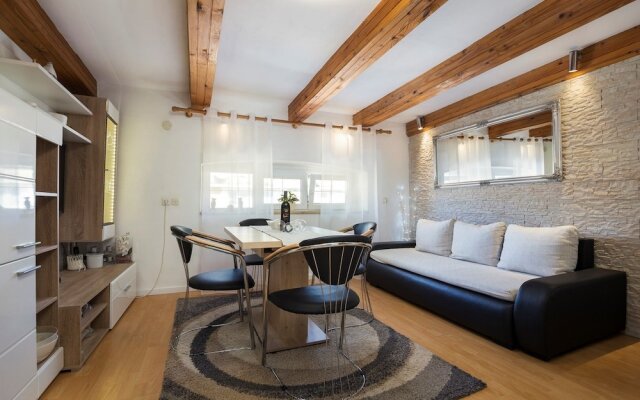 Apartment Akvileia