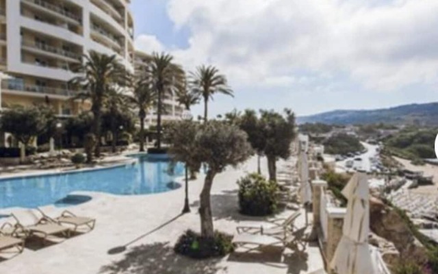 Golden Sands Luxury Apartment