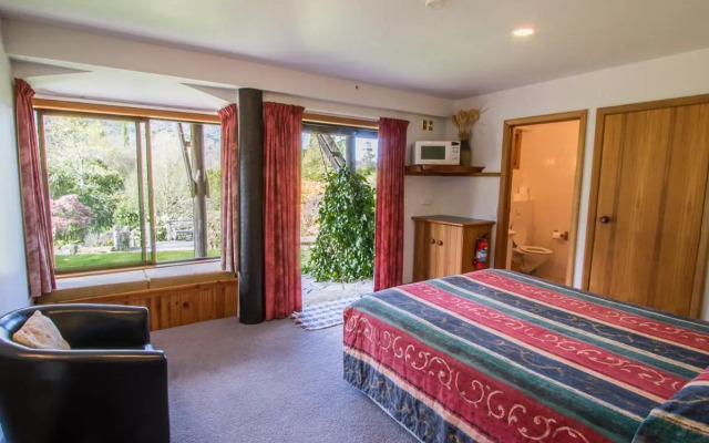 Tasman Hideaway - Marahau Holiday Home