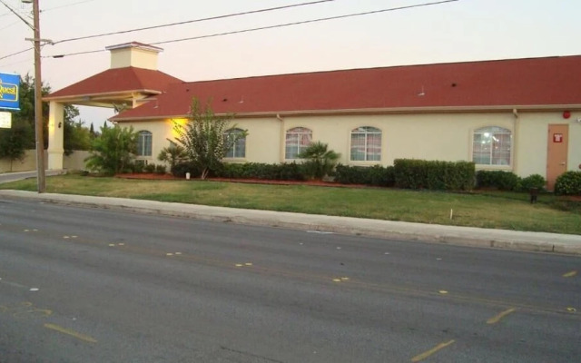 Winnquest Inn Near Ft. Sam Houston