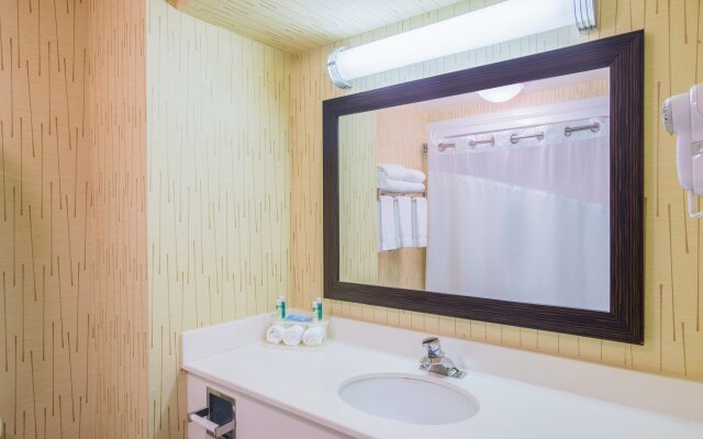 Holiday Inn Express Hotel & Suites Brattleboro by IHG
