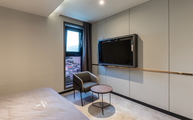 Busan Jeonggwan Brown Dot