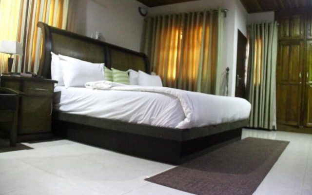Ponderosa Travel Lodge