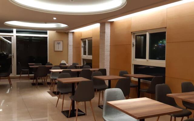 New California Hotel
