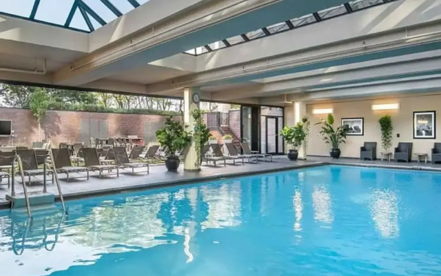 Luxury Suites At North Harbor Tower