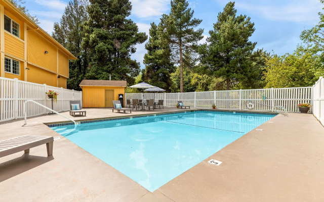 Best Western Plus Parkway Inn