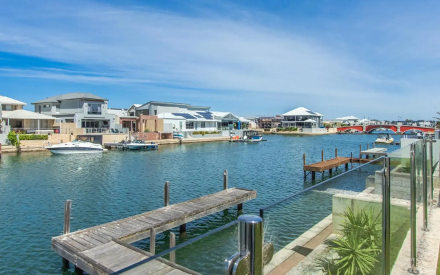 Deluxe Living in Mariners Cove