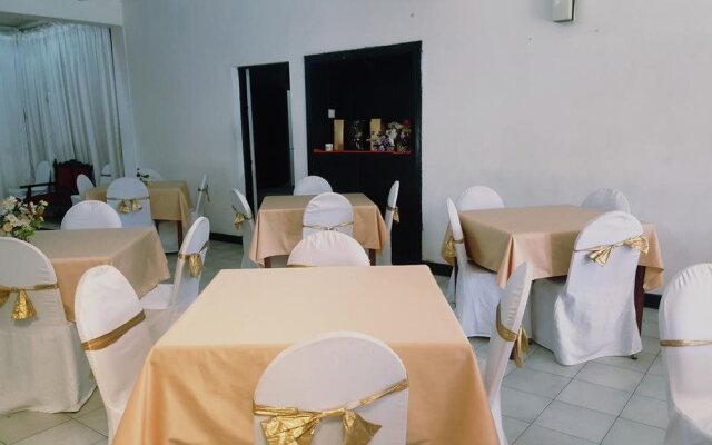 Water Front Hotel Kandy