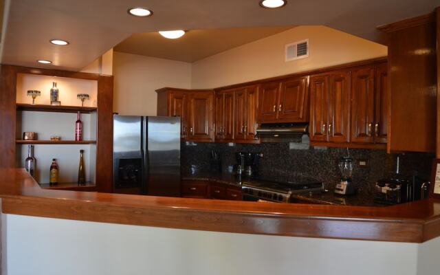 Playa Villa - 2 Br condo by RedAwning