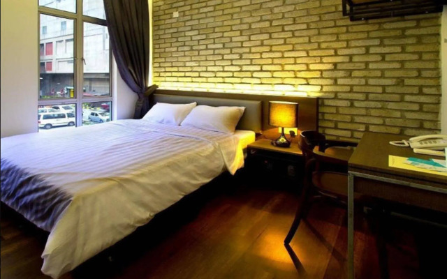 OYO 127 The Reeds Hotel