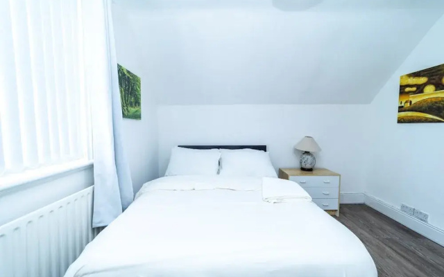 3 Bed House - Sleeps 11 - Pets - Wifi